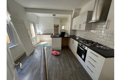 4 bedroom terraced house to rent, Surbiton Road , Southend-on-Sea