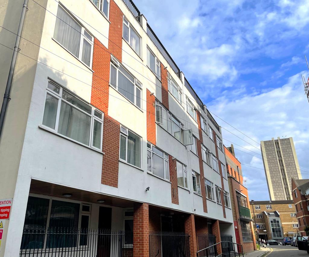 4 bed flat to rent in Shadwell, E1 *Private Build