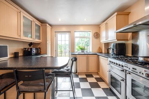 11 Beech Way, South Croydon, CR2 8QR