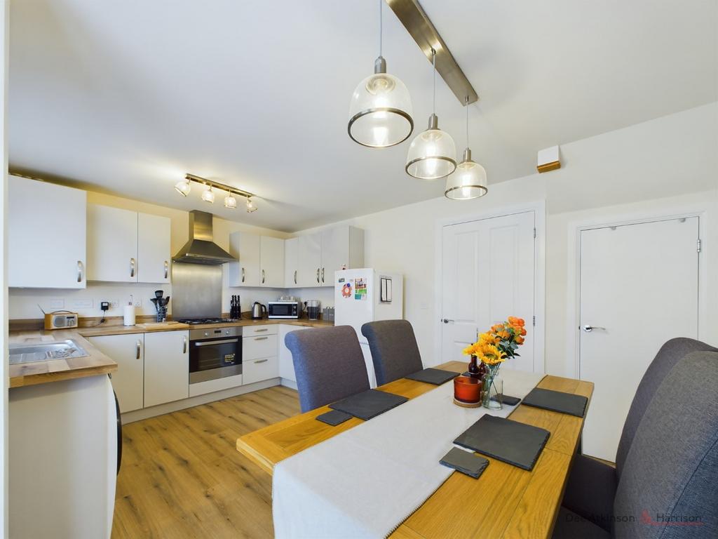 Kitchen/Dining Area