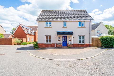 4 bedroom detached house for sale, Red Robin Close, Tharston