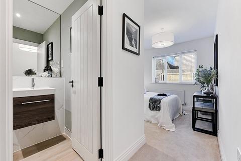 9 Mole Place, West Molesey, KT8 2AG