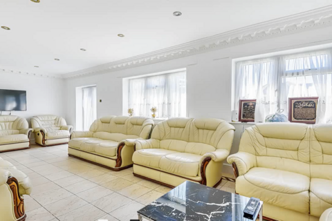 6 bedroom semi-detached house for sale, Dicey Avenue, NW2