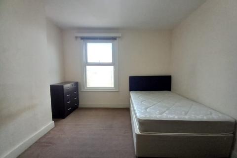 1 bedroom flat to rent, London Road, Isleworth TW7