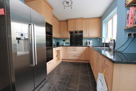 4 bedroom detached house to rent, Park Wood Drive, Skipton, BD23