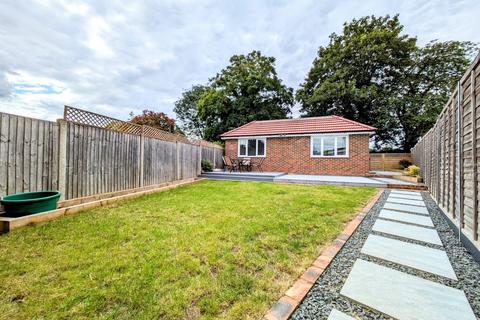 1 bedroom detached bungalow to rent, Marilyn Lodge, Honeyden Road, Sidcup, Kent