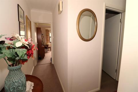2 bedroom flat for sale, Woodville Court, Woodville Road, Bexhill-on-Sea