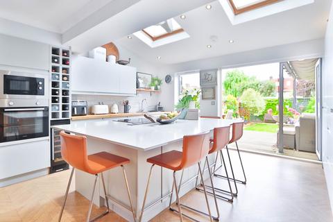 81 Washington Road, Worcester Park, KT4 8JG