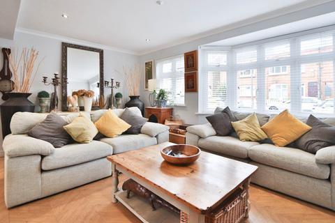 81 Washington Road, Worcester Park, KT4 8JG