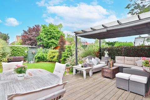 81 Washington Road, Worcester Park, KT4 8JG