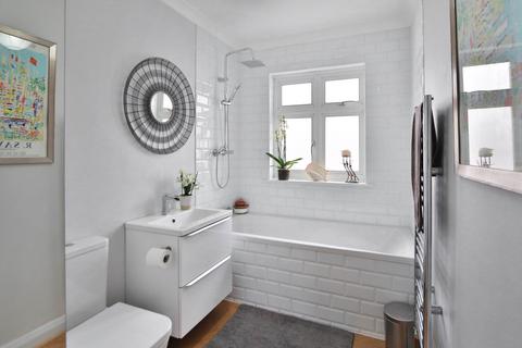 81 Washington Road, Worcester Park, KT4 8JG