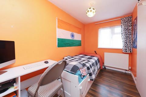 30 Newnham Avenue, Ruislip, HA4 9RN