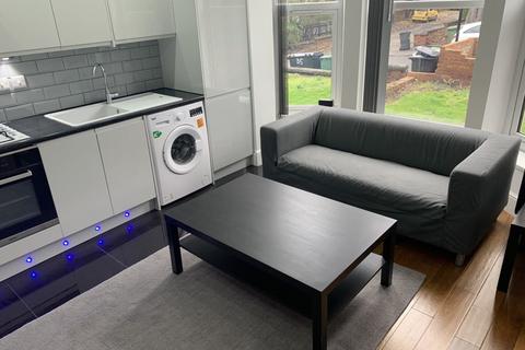 Studio to rent, Leeds LS2