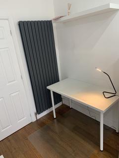 Studio to rent, Leeds LS2