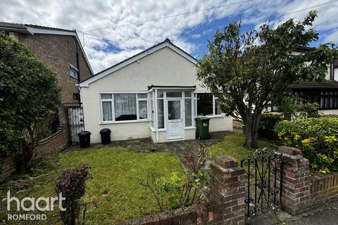 2 bedroom detached bungalow for sale, Essex Road, Romford, RM7 8BE