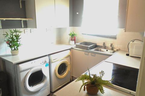 1 bedroom semi-detached house to rent, West Drayton UB7