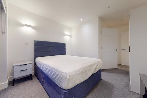 3 bedroom apartment to rent, Northumberland Gardens, Isleworth TW7