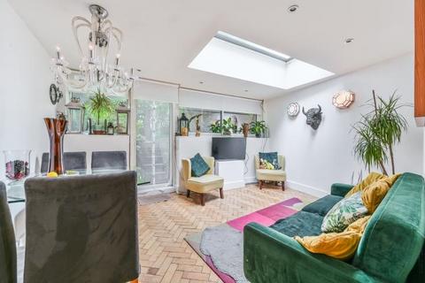 2 bedroom flat for sale, Garden Flat, 133 Lansdowne Way, London, SW8 2NP
