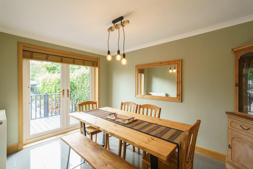 18. Dining area angle 2