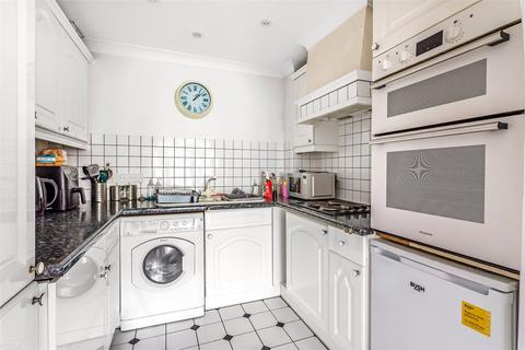 1 bedroom flat for sale, Epsom Road, Leatherhead, Surrey, KT22