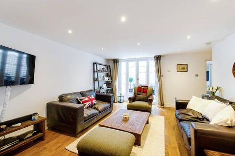 Flat 2, 60 Redcliffe Square, London, SW10 9BN