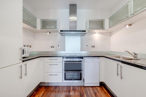 1 bedroom flat for sale, Discovery Dock Apartments West, 2 South Quay Square, London