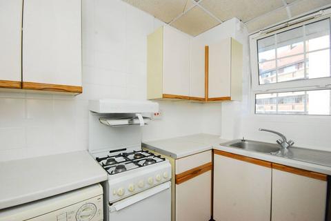 Studio to rent, Pembury Close, Clapton, London, E5