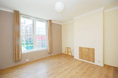 Studio to rent, Pembury Close, Clapton, London, E5