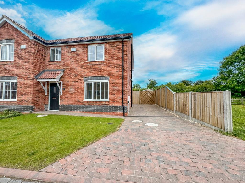 Albert Close, le Wold, North... 3 bed semidetached house £