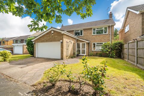 4 bedroom detached house for sale, Ellis Farm Close, Surrey GU22