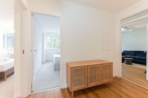 2 bedroom flat for sale, Churchill Gardens, Pimlico, London, SW1V