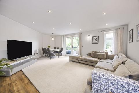 2 bedroom flat for sale, Ashton Court, Clarence Crescent, Sidcup, DA14 4DF