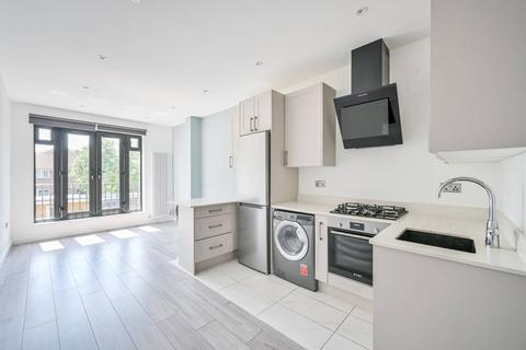 2 bedroom flat to rent, Devonshire Road, Colliers Wood, London, SW19