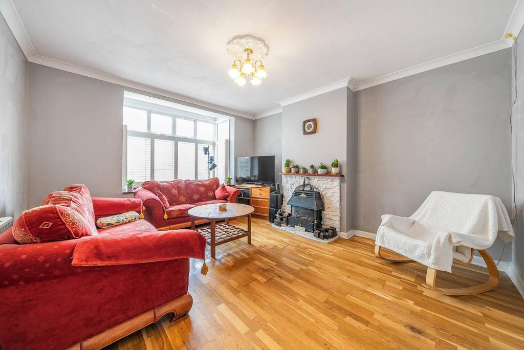 Glenburnie Road, Tooting Bec, London... 3 bed end of terrace house for