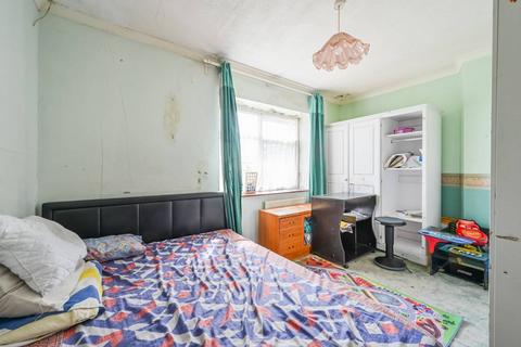 110 Valley Side, London, E4 7SP