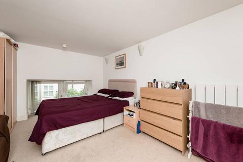 2 bedroom flat to rent, Cadogan Road, Woolwich, London, SE18