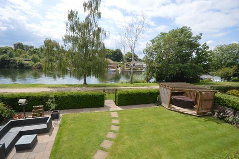 4 bedroom detached house for sale, Staines Road, Staines-upon-Thames