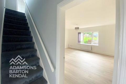 3 bedroom terraced house to rent, 3-Bedroom Mid-Town House on Lytham Drive, OL10