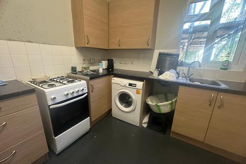 1 bedroom in a flat share to rent, Sandringham Road, London NW2