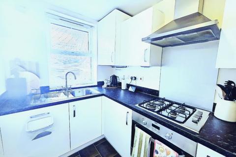 2 bedroom semi-detached house to rent, Nightingale Close, Hardwicke