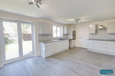 3 bedroom detached house to rent, Stokehill, Trowbridge