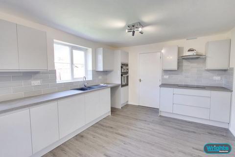 3 bedroom detached house to rent, Stokehill, Trowbridge