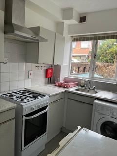 3 bedroom terraced house to rent, Mills Grove, London, E14