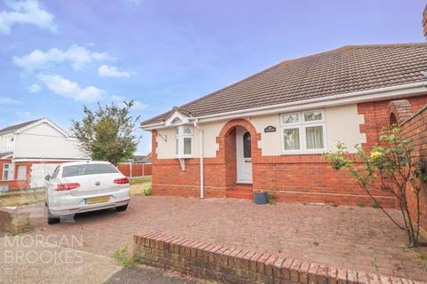 2 bedroom detached bungalow to rent, Hillside Road, Benfleet