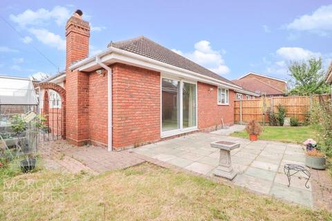 2 bedroom detached bungalow to rent, Hillside Road, Benfleet