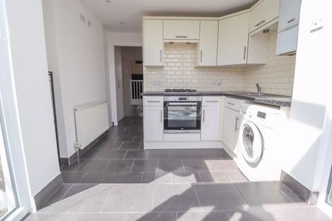 2 bedroom apartment to rent, Elm Road, Leigh-On-Sea