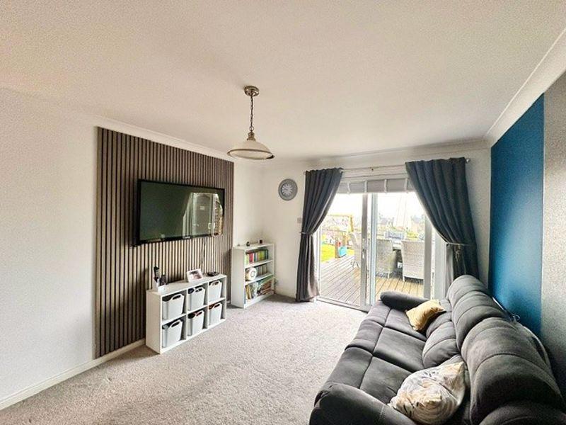 Burns Drive, Maybole 3 bed semidetached house £155,000