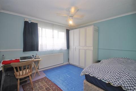 3 Hendren Close, Greenford, UB6 0SQ