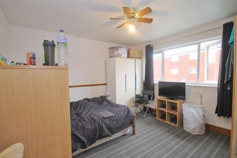3 Hendren Close, Greenford, UB6 0SQ