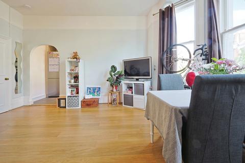 2 bedroom flat to rent, Netherwood Road, W14